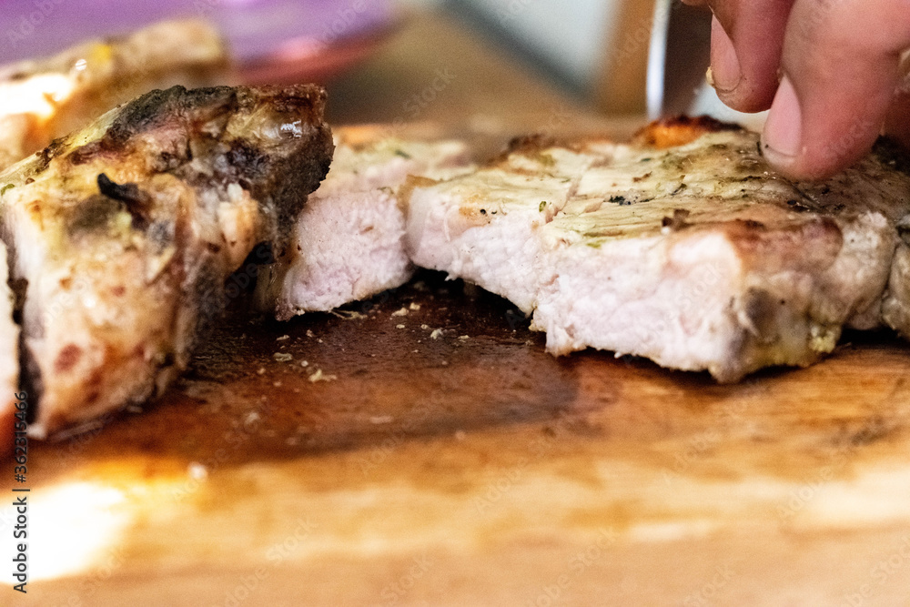 Cut the meat on the table barbeque Cut the meat on the table barbeque