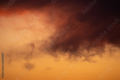 Obraz na płótnie Pink clouds close up at sunset in the evening w salonie