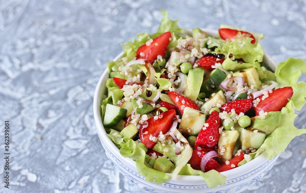 Salad with strawberries, quinoa, avocado, cucumber, lettuce, onions and green peas. vegetarian food. Summer unusual salad. Exquisite salad with strawberries. Healthy diet and diet. Salad with strawberries, quinoa, avocado, cucumber, lettuce, onions and green peas. vegetarian food. Summer unusual salad. Exquisite salad with strawberries. Healthy diet and diet.
