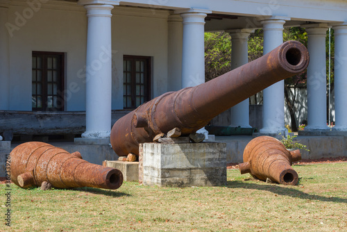 Bild auf Leinwand Old naval cannons, Trincomalee. Sri Lanka