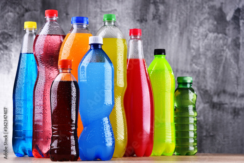 Φωτογραφία Plastic bottles of assorted carbonated soft drinks
