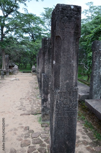Schilderij op canvas Vertical shot of an Ancient City Polonnaruwa, SrÃ­ Lanka
