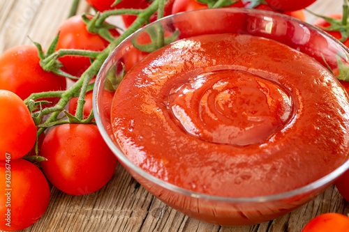 Fresh tomatoes and tomato p...