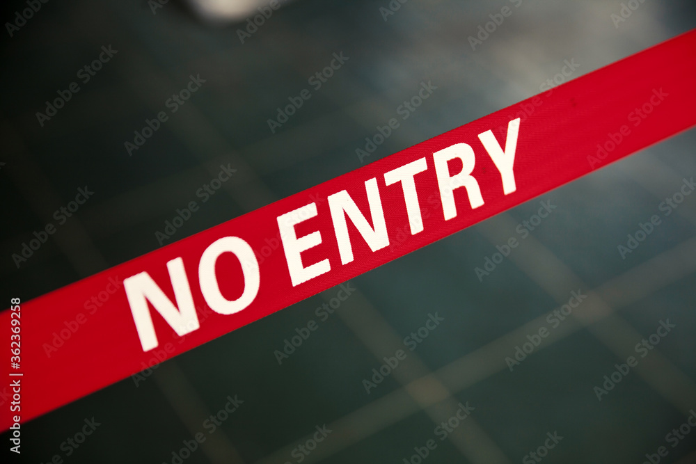 Obraz premium no entry sign on red bar