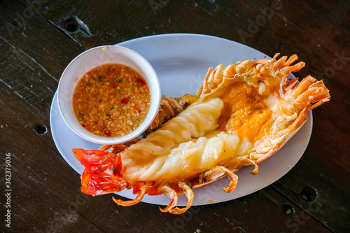 Tableau sur toile Grilled Shrimp served on Plate