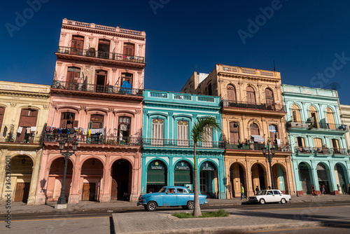 Havana, Cuba in February 2018. Traditional and colorful old cars with old buildings in the background. © Cacio Murilo