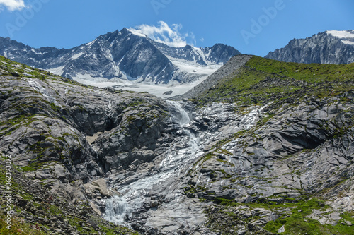 Gletscherwasser im Zillertal in Tirol