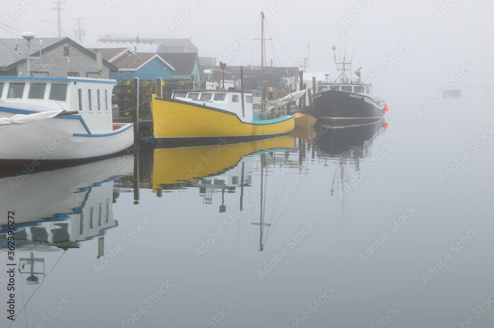 Φωτογραφία Moored boats in fog at Fishermans Cove Eastern Passage Halifax Nova Scotia