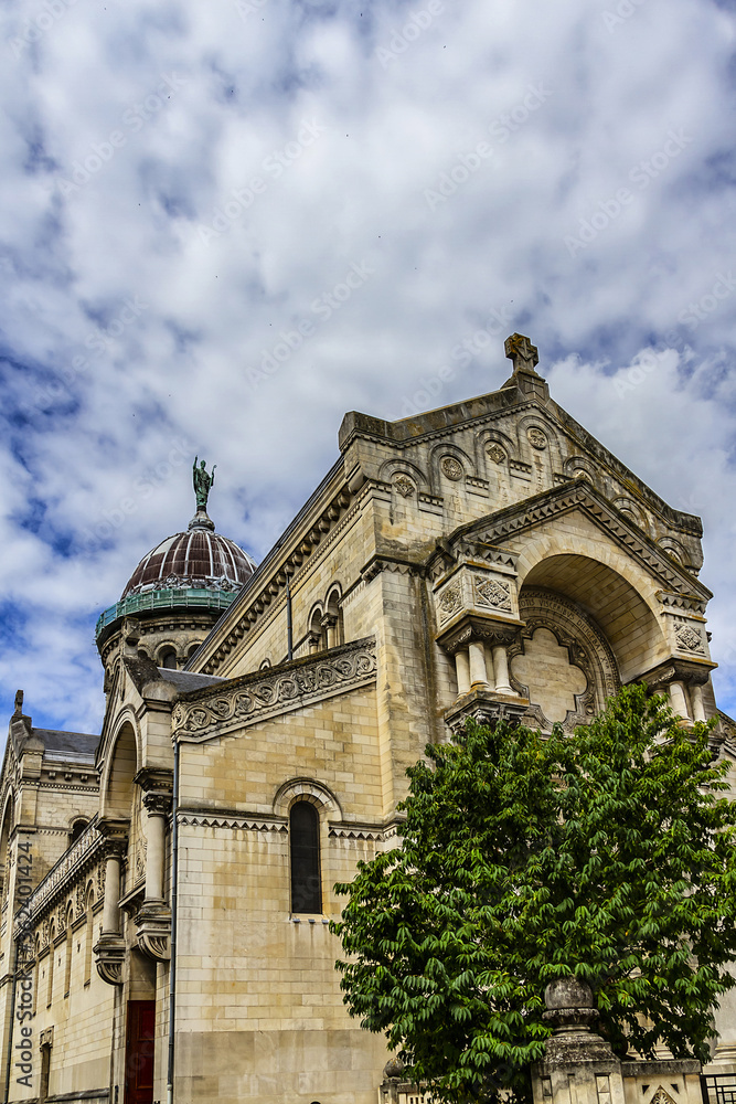 Basilica of St. Martin (1886) - Roman Catholic basilica dedicated to Saint Martin of Tours. Tours, France.