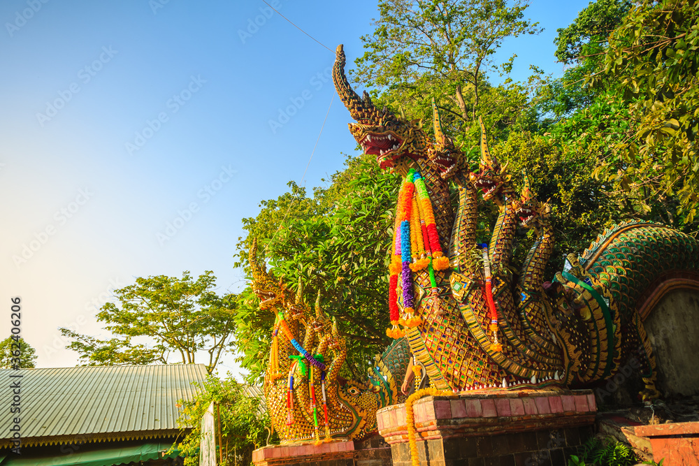 Φωτογραφία Beautiful naga statue at the staircase leading to the temple of Wat Phra That Doi Suthep, the famous temple and became the landmark of Chiang Mai, Thailand