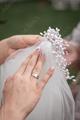 hands of the bride