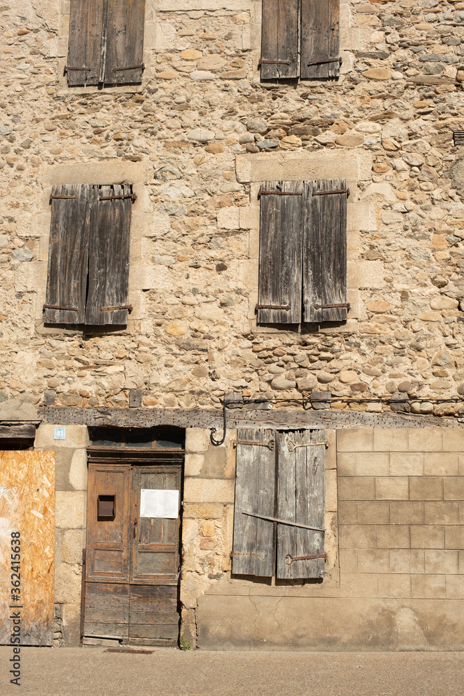 abandoned and neglected houses in France