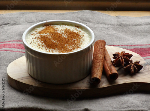Turkish semolina pudding (irmik tatlisi in Turkish) served with ground cinnamon.