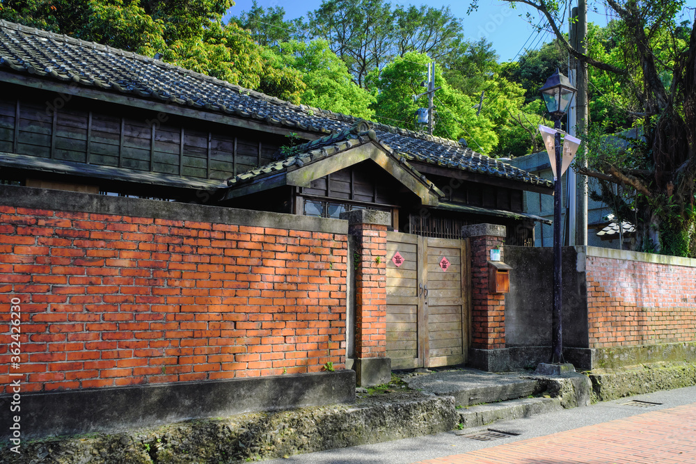 Φωτογραφία Ruifang, Taiwan - April 29, 2017: Four Joined of Japanese-Style Residence is a famous landmark of Gold Museum, New Taipei City Government in Ruifang District, New Taipei City, Taiwan