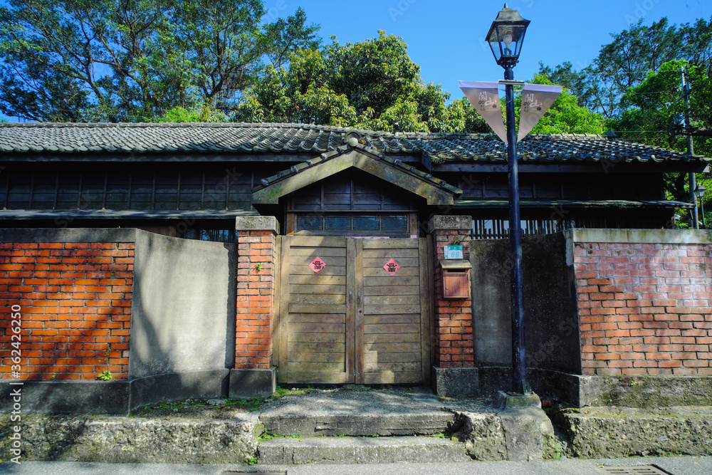 Φωτογραφία Ruifang, Taiwan - April 29, 2017: Four Joined of Japanese-Style Residence is a famous landmark of Gold Museum, New Taipei City Government in Ruifang District, New Taipei City, Taiwan