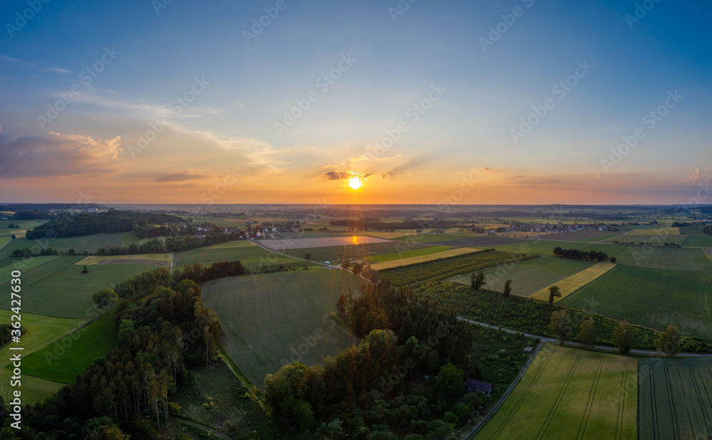 Sonnenuntergang im Augsburger Land