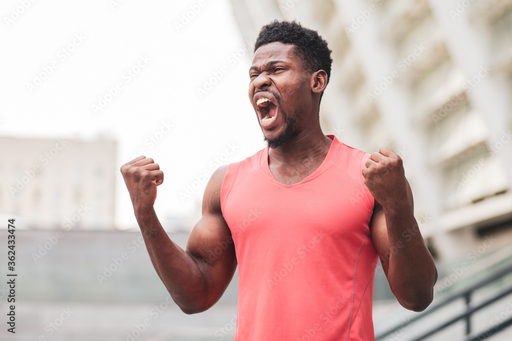 Naklejka premium african american guy screaming outdoors in summer city, annoyed man in stress