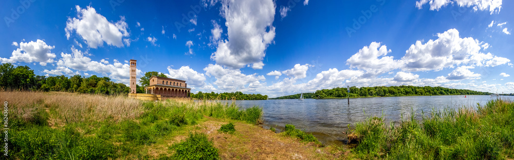 Heilandskirche am Port von Sacrow, Potsdam, Deutschland 