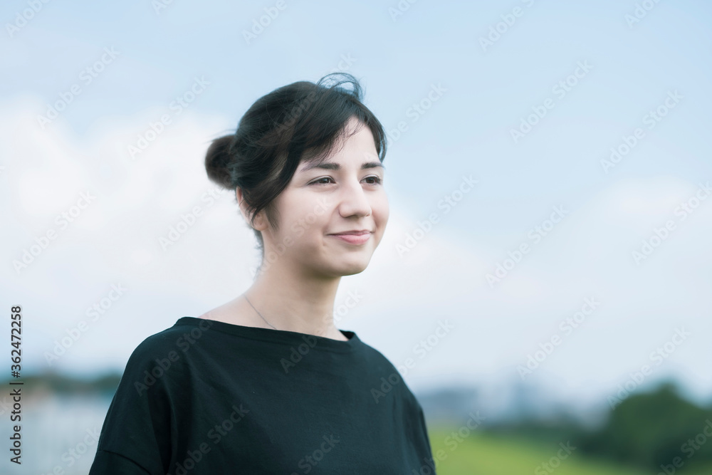 女性ポートレートと青空 女性ポートレートと青空