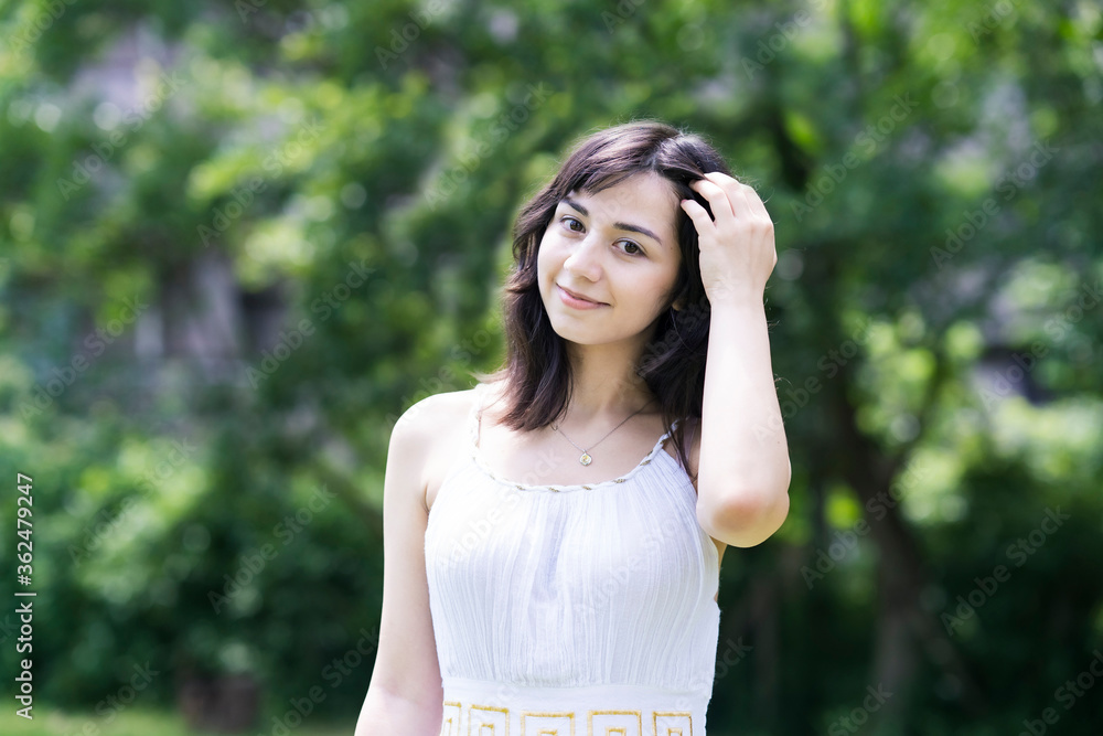 屋外での女性ポートレート 屋外での女性ポートレート