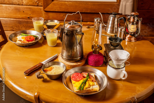 Fotografia 山小屋でディナー　Dining at a lodge in a mountain hut