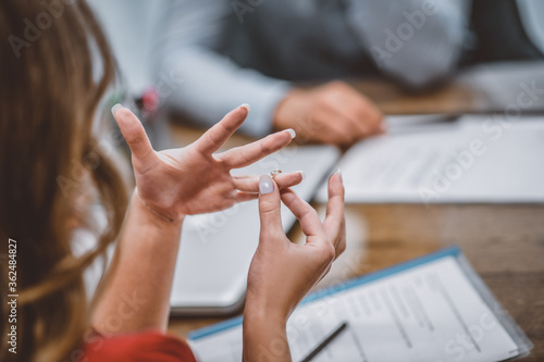 Foto Woman taking off her annoying wedding ring