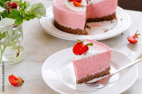 No-Bake Strawberry Cheesecake