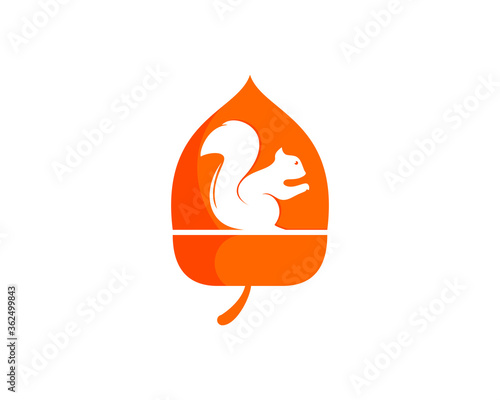 Acorn silhouette with squirrel inside