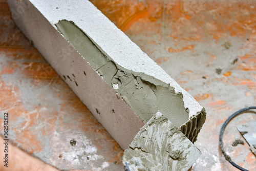 Cement mortar on the foam block for further masonry.