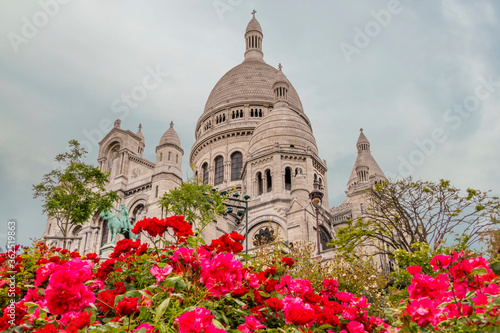 Canvas Print Sacre Coeur Cathedral on a Summer Evening and Flowers