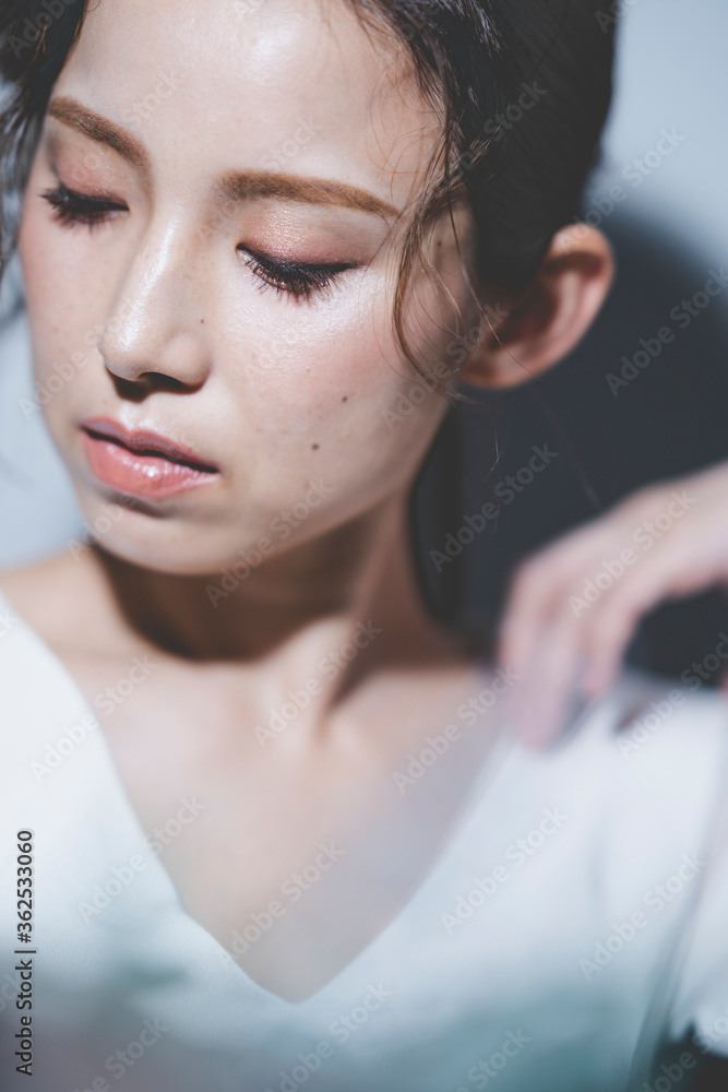 Fototapeta premium ウェディングドレスを着た女性