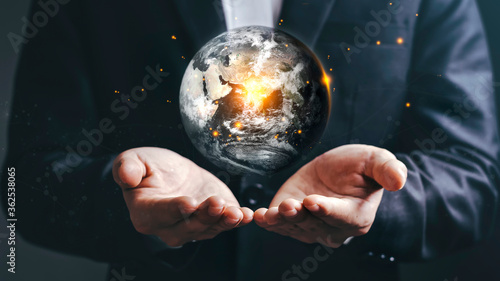Foto Businessmen and the Earth in Global Warming Earth day, Elements of this image fu
