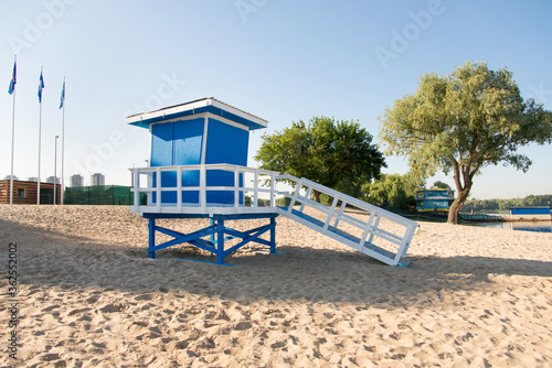 lifeguard tower on the beach © Olena Svechkova