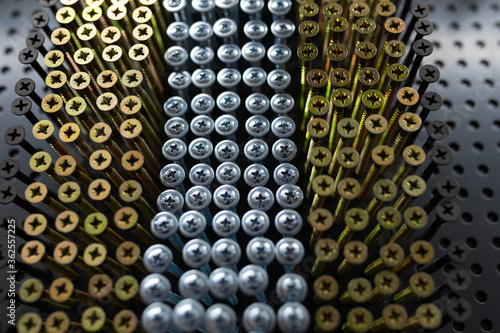 Fotografie golden and silver strong nails close-up in a hardware store