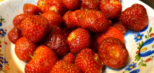Foto strawberries in a bowl