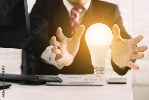 Businessman concepts hands of the light bulb new ideas with innovative technology solution