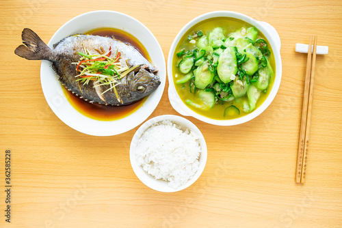 Obraz na plátně Summer Lunch Recipe-Steamed Stinky Belly Fish and Fried Loofah