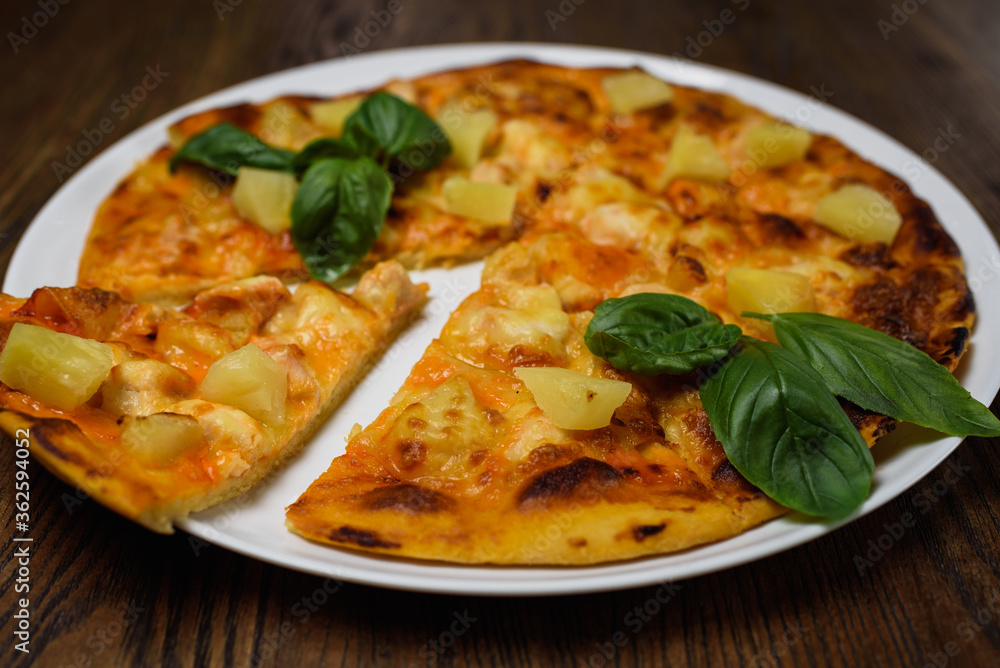 pizza with meat and tomatoes under cheese
pizza with meat and tomatoes under cheese