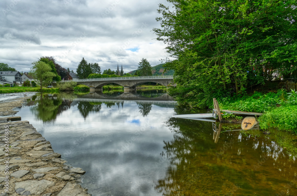 Wehr und Brücke zwischen Übersetzig und Dattenfeld 