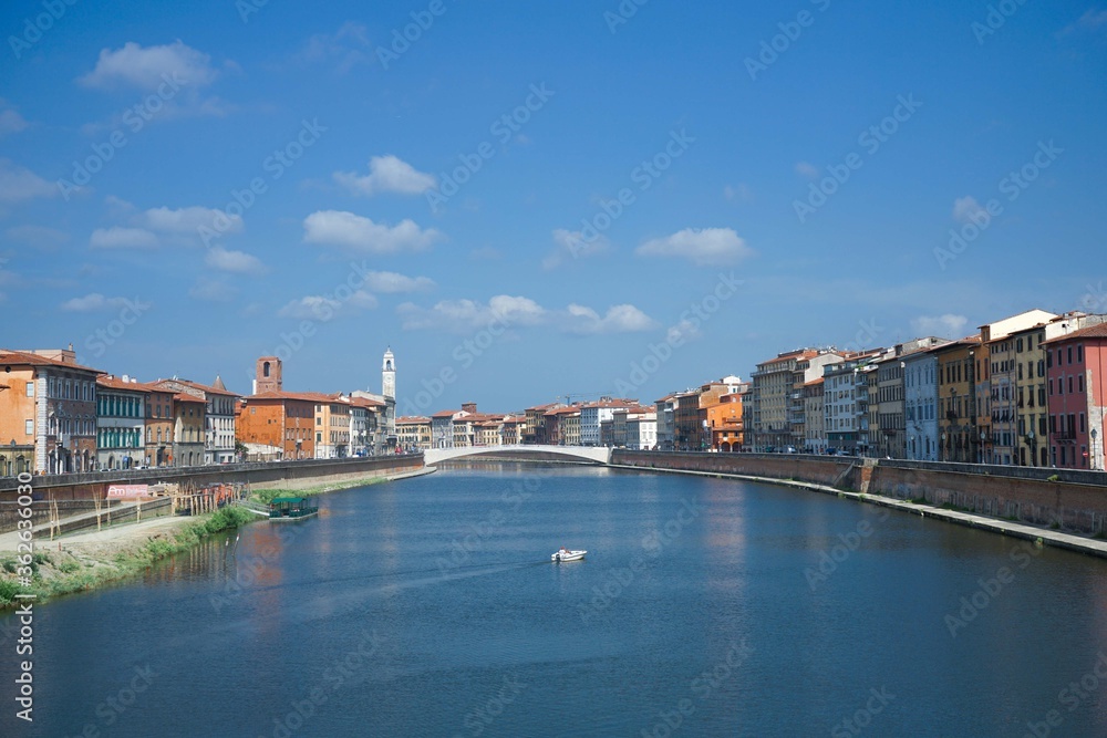 Obraz premium Arno River with Middle Bridge