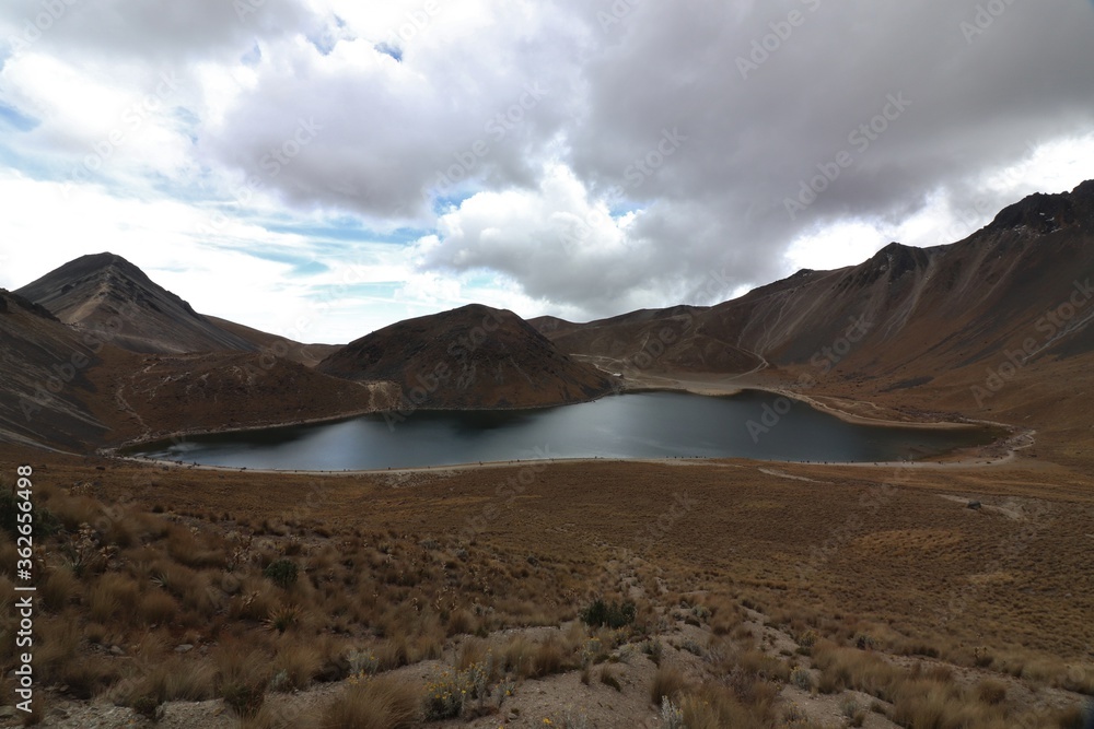Lago en el volcan de Toluca en México Lago en el volcan de Toluca en México