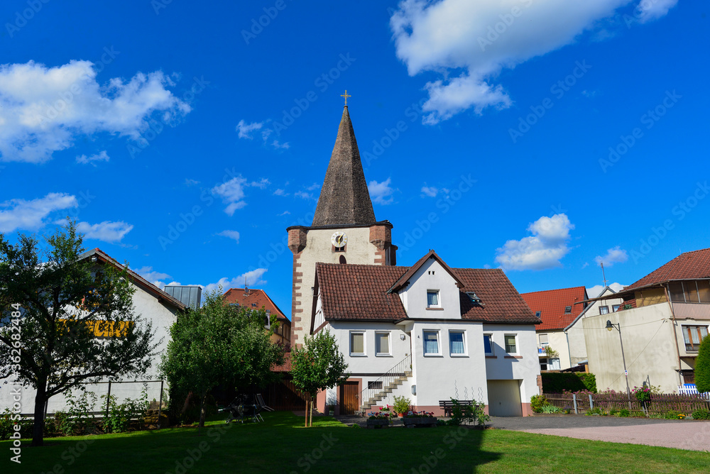 Lukaskapelle im Zentrum von Schöllkrippen Lukaskapelle im Zentrum von Schöllkrippen