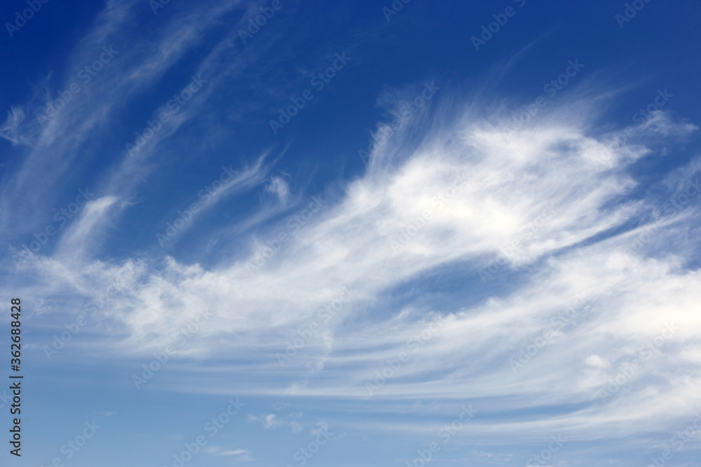 Obraz premium Blue sky with white clouds during sunshine day