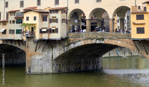 The Ponte Vecchio in Florence and the Arno river © Andrea