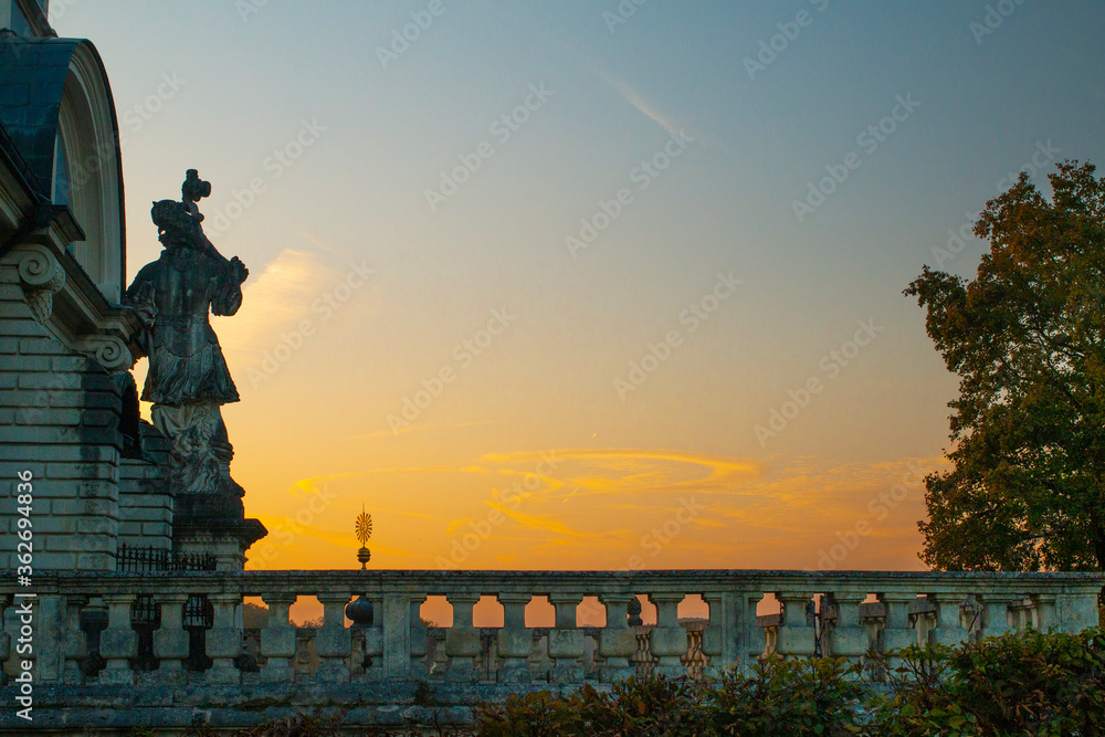 Fototapeta premium Sonnenuntergang hinter Kirche