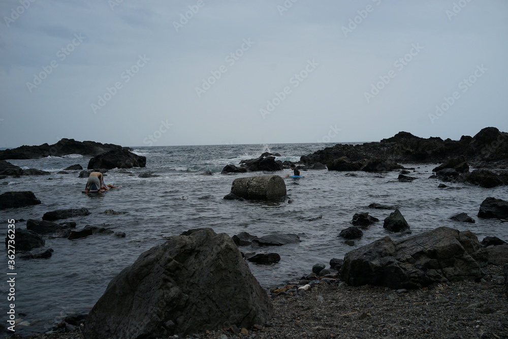 日本海 荒波 岩場 日本海 荒波 岩場