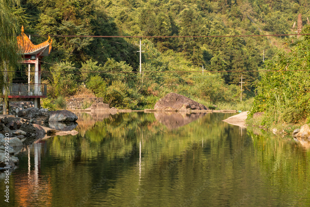 Naklejka premium A beautiful reflection in a river