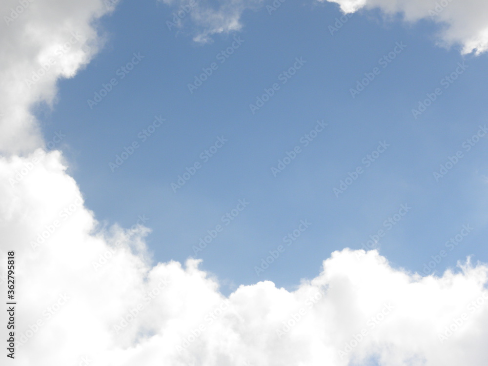 Obraz premium White clouds and blue sky background