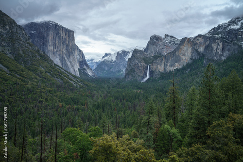 tunnel view in yosemite nationalpark, california, usa