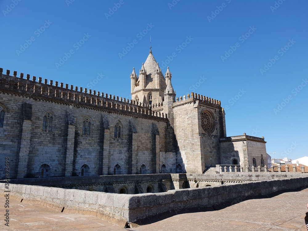Über dem Kreuzgang der Kathedrale in Evora Portugal